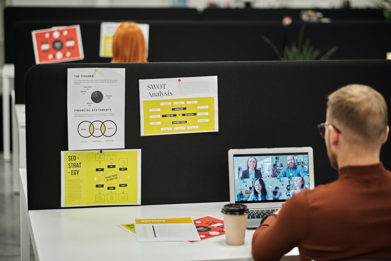Découvre le prompt IA pour créer un tableau SWOT