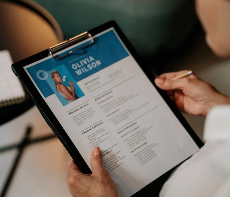 Ce prompt IA lit votre CV comme un recruteur